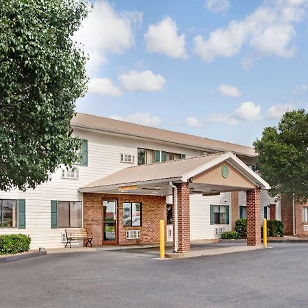 Super 8 By Wyndham West Memphis Hotel Eksteriør billede